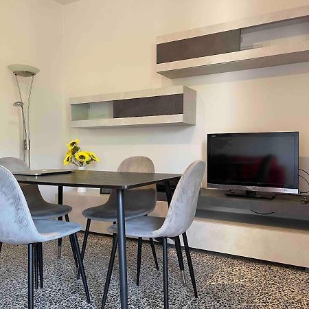 Lotus Home Eleganza E Accoglienza A มานโตวา ภายนอก รูปภาพ