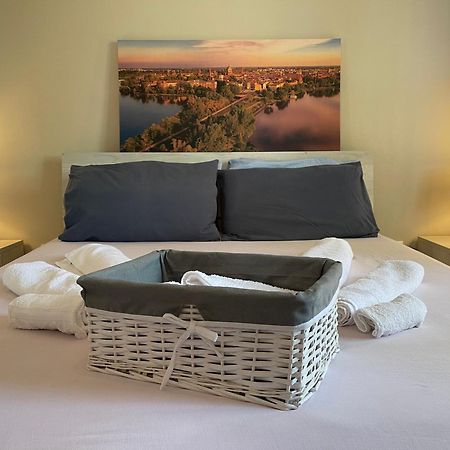 Lotus Home Eleganza E Accoglienza A มานโตวา ภายนอก รูปภาพ
