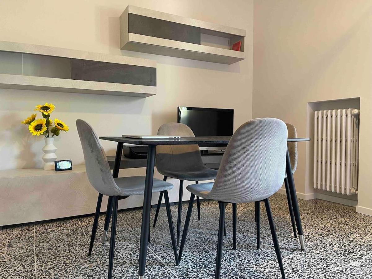 Lotus Home Eleganza E Accoglienza A มานโตวา ภายนอก รูปภาพ